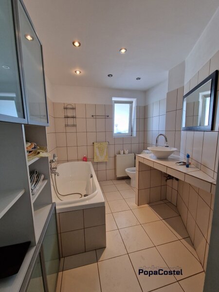 Piata Lahovari, Pitar Mos 3 camere etaj 4, 2 bai, 2 balcone, centrala proprie